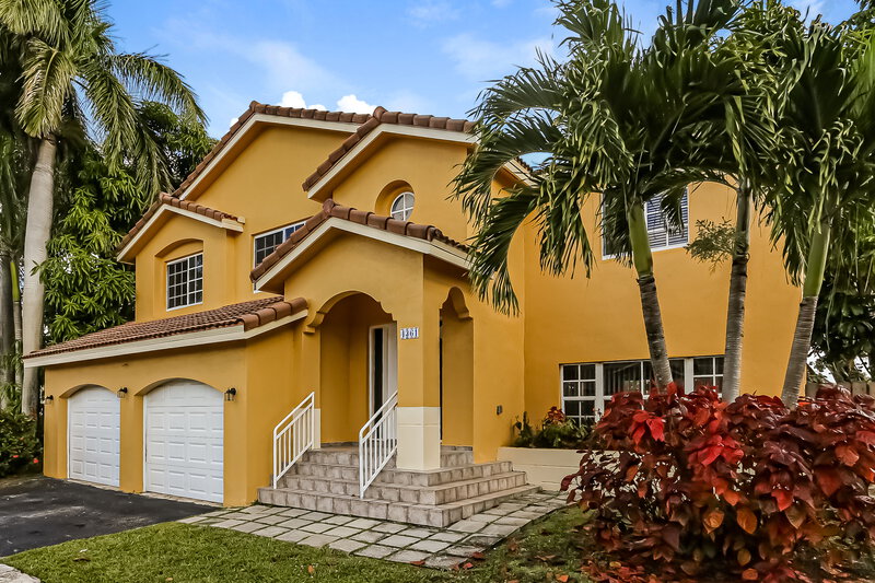 3,820/Mo, 4361 SW 153rd Ct Miami, FL 33185 Front View