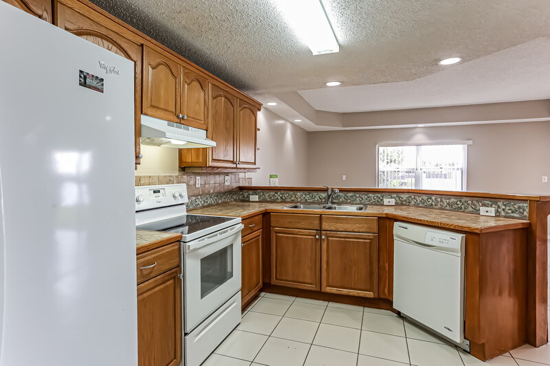 3,820/Mo, 4361 SW 153rd Ct Miami, FL 33185 Kitchen View