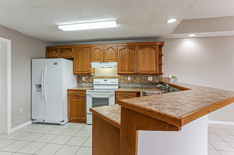 3,820/Mo, 4361 SW 153rd Ct Miami, FL 33185 Kitchen View 2