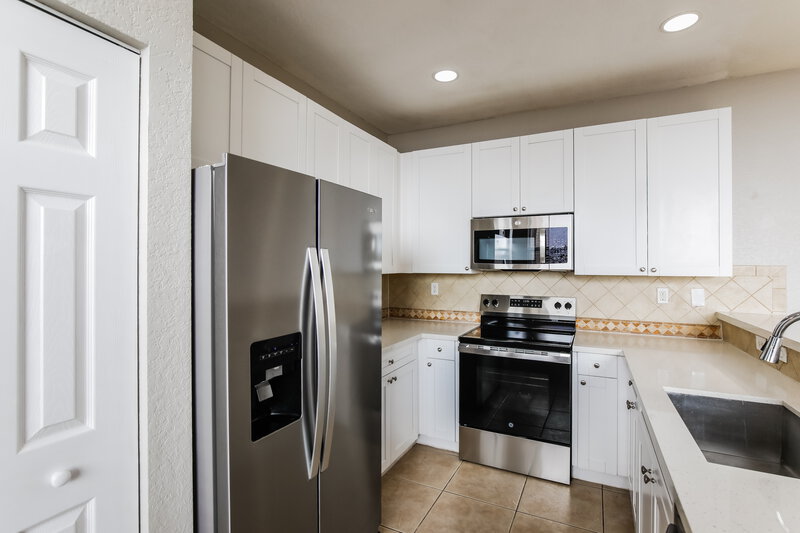 2,620/Mo, 1648 SE 20th Rd Homestead, FL 33035 Kitchen View