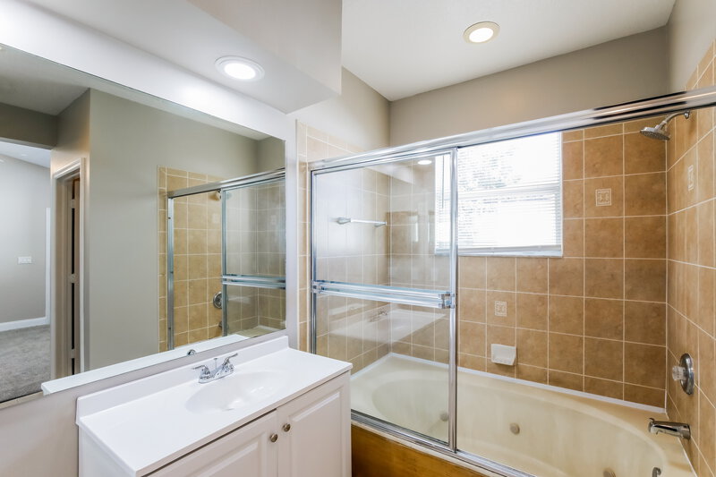 2,620/Mo, 1648 SE 20th Rd Homestead, FL 33035 Main Bathroom View