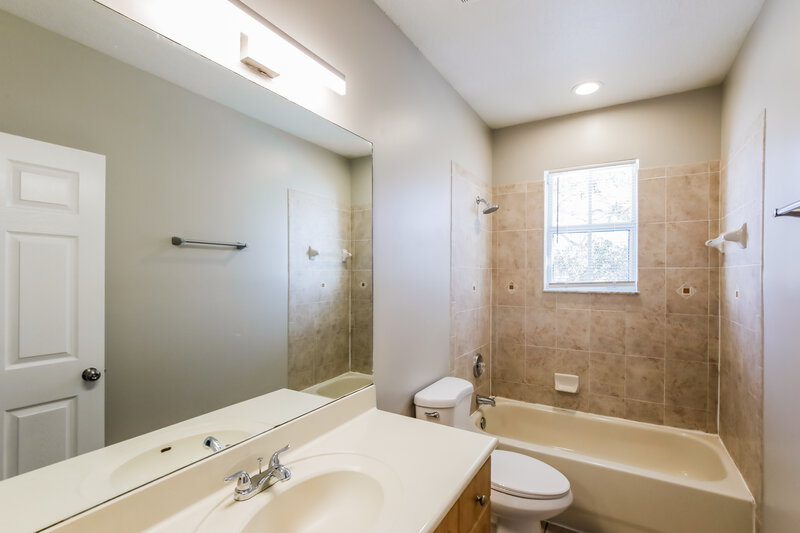 2,620/Mo, 1648 SE 20th Rd Homestead, FL 33035 Bathroom View