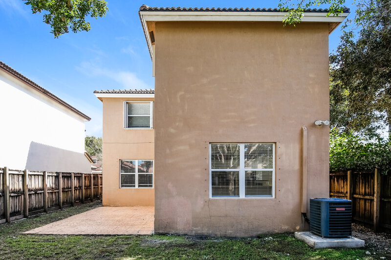 2,620/Mo, 1648 SE 20th Rd Homestead, FL 33035 Rear View
