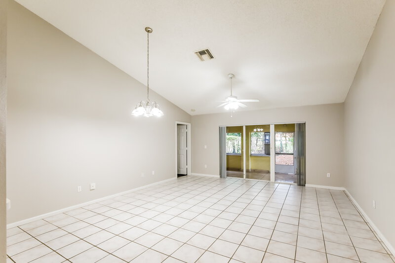 2,395/Mo, 530 SE 18th Ln Homestead, FL 33033 Living Room View