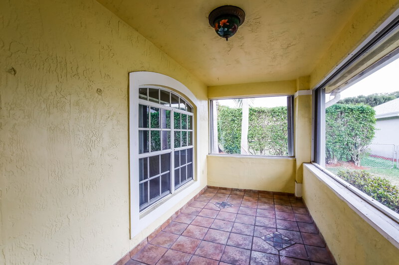 2,395/Mo, 530 SE 18th Ln Homestead, FL 33033 Sun Room View