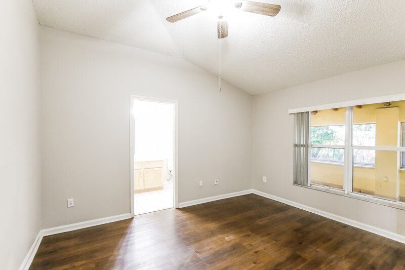 2,395/Mo, 530 SE 18th Ln Homestead, FL 33033 Main Bedroom View