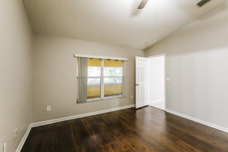 2,395/Mo, 530 SE 18th Ln Homestead, FL 33033 Main Bedroom View 2