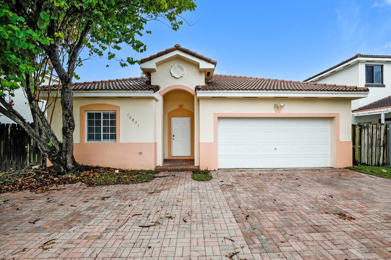 2,860/Mo, 10821 SW 232nd St Miami, FL 33170 External View