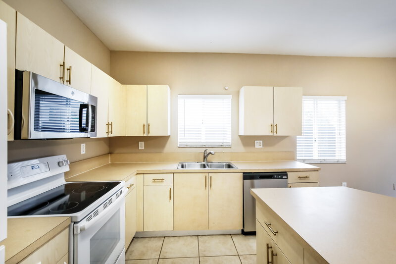 2,860/Mo, 10821 SW 232nd St Miami, FL 33170 Kitchen View