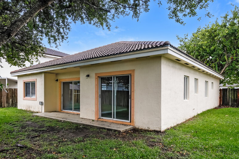 2,860/Mo, 10821 SW 232nd St Miami, FL 33170 Rear View