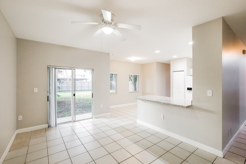 2,570/Mo, 1260 NE 42nd Ave Homestead, FL 33033 Family Room View