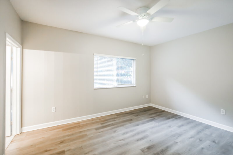 2,570/Mo, 1260 NE 42nd Ave Homestead, FL 33033 Main Bedroom View 2