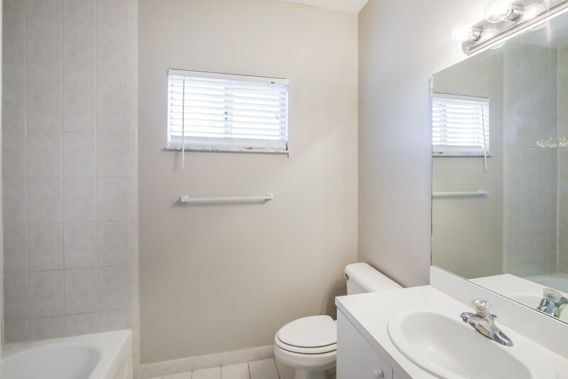 2,570/Mo, 1260 NE 42nd Ave Homestead, FL 33033 Bathroom View