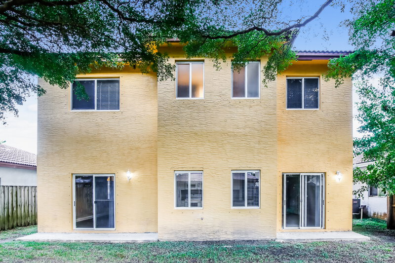 2,570/Mo, 1260 NE 42nd Ave Homestead, FL 33033 Rear View