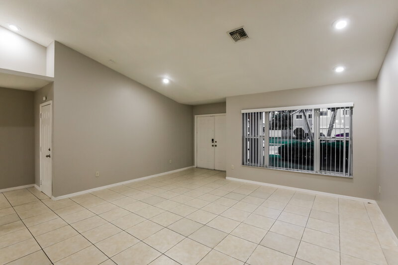 3,510/Mo, 1703 Egret Rd Homestead, FL 33035 Living Room View 2
