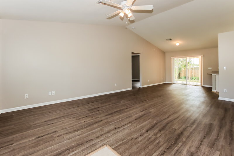 1,895/Mo, 7786 104th Ct Vero Beach, FL 32967 Living Room View