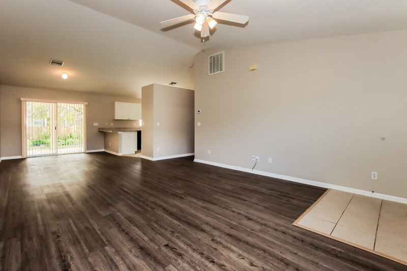 1,895/Mo, 7786 104th Ct Vero Beach, FL 32967 Living Room View 2