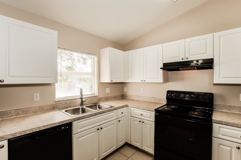1,895/Mo, 7786 104th Ct Vero Beach, FL 32967 Kitchen View
