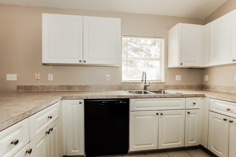 1,895/Mo, 7786 104th Ct Vero Beach, FL 32967 Kitchen View 3