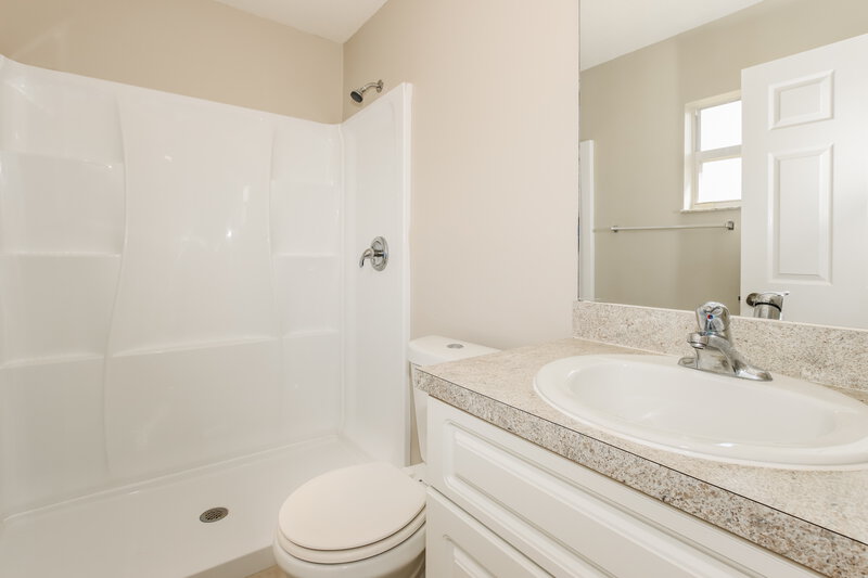 1,895/Mo, 7786 104th Ct Vero Beach, FL 32967 Bathroom View