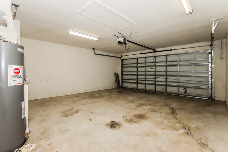 1,895/Mo, 7786 104th Ct Vero Beach, FL 32967 Garage View