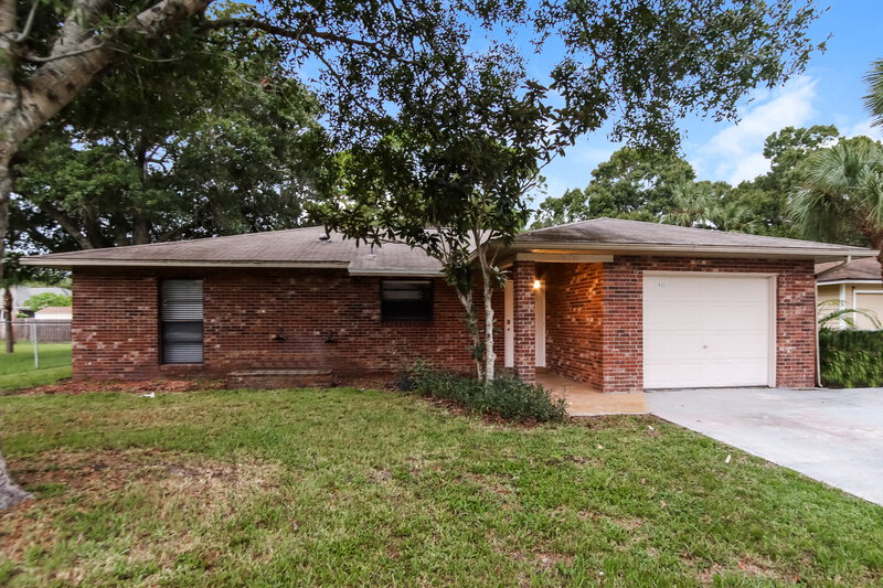 1,925/Mo, 955 34th Ave SW Vero Beach, FL 32968 Front View