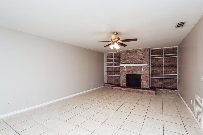 1,925/Mo, 955 34th Ave SW Vero Beach, FL 32968 Living Room View