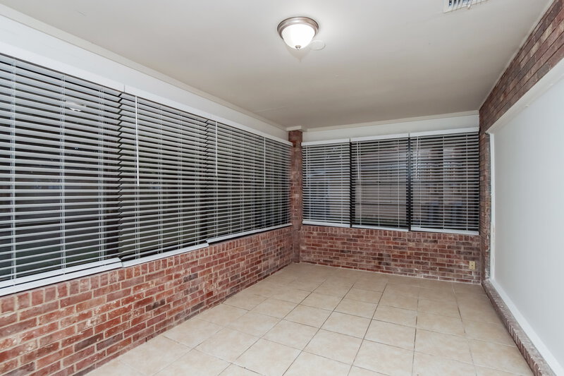 1,925/Mo, 955 34th Ave SW Vero Beach, FL 32968 Sun Room View 2