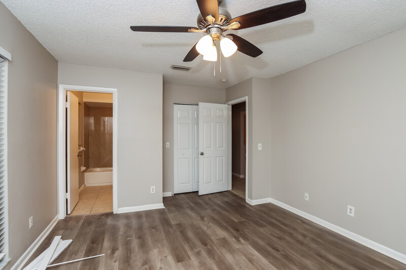 1,925/Mo, 955 34th Ave SW Vero Beach, FL 32968 Main Bedroom View