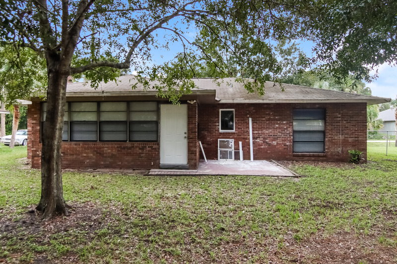 1,925/Mo, 955 34th Ave SW Vero Beach, FL 32968 Rear View 2