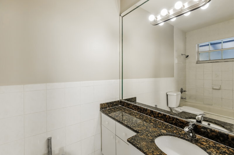 2,895/Mo, 16901 SW 141st Ct Miami, FL 33177 Main Bathroom View