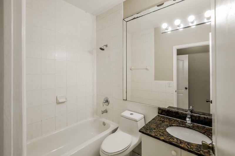 2,895/Mo, 16901 SW 141st Ct Miami, FL 33177 Bathroom View
