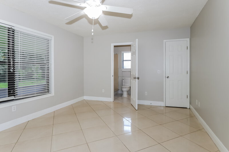 2,150/Mo, 7301 Plumosa Ln Fort Pierce, FL 34951 Main Bedroom View