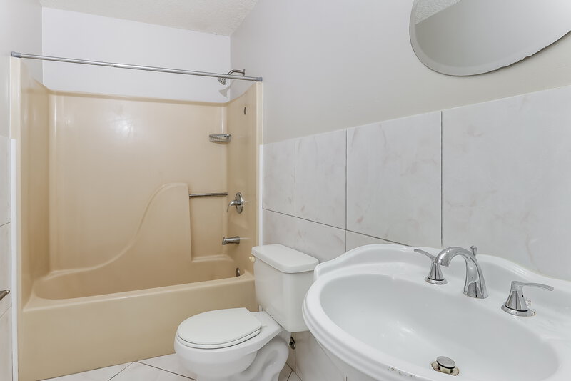 2,150/Mo, 7301 Plumosa Ln Fort Pierce, FL 34951 Bathroom View 2