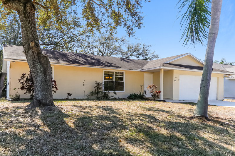 2,115/Mo, 552 SW Badger Terrace Port St Lucie, FL 34953 Front View 2