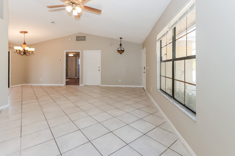 2,115/Mo, 552 SW Badger Terrace Port St Lucie, FL 34953 Living Room View