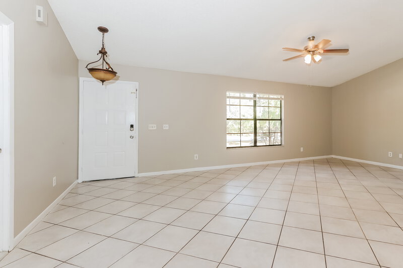 2,115/Mo, 552 SW Badger Terrace Port St Lucie, FL 34953 Living Room View 2