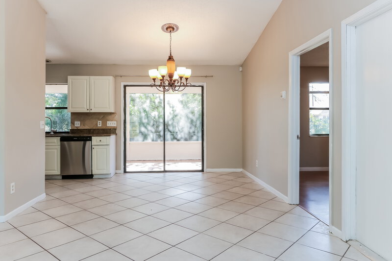 2,115/Mo, 552 SW Badger Terrace Port St Lucie, FL 34953 Dining Room View