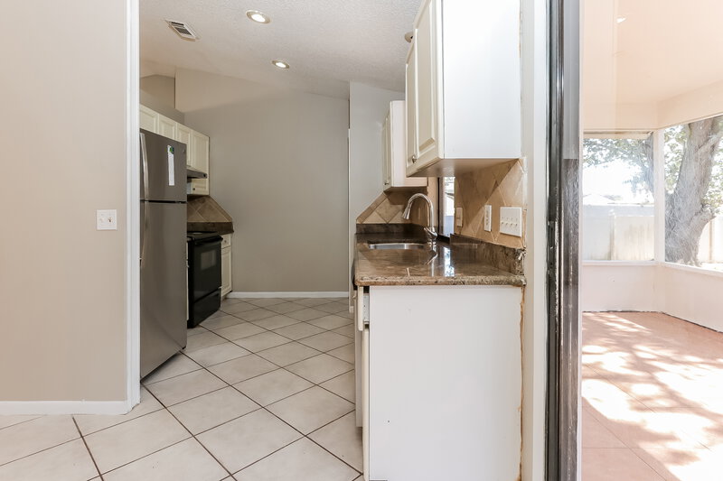 2,115/Mo, 552 SW Badger Terrace Port St Lucie, FL 34953 Kitchen View