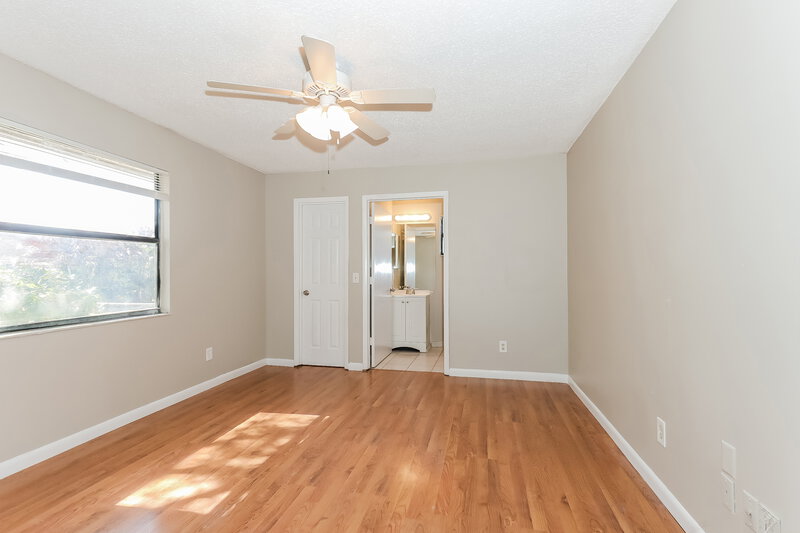 2,115/Mo, 552 SW Badger Terrace Port St Lucie, FL 34953 Main Bedroom View 2