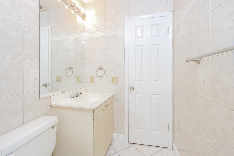 3,430/Mo, 1942 SW Erie St Port St Lucie, FL 34953 Main Bathroom View 2