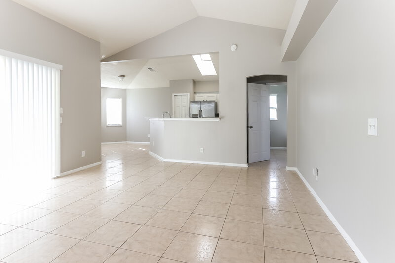 2,220/Mo, 801 SW Bayshore Blvd Port St Lucie, FL 34983 Living Room View 2