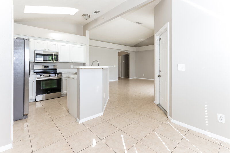 2,220/Mo, 801 SW Bayshore Blvd Port St Lucie, FL 34983 Kitchen View