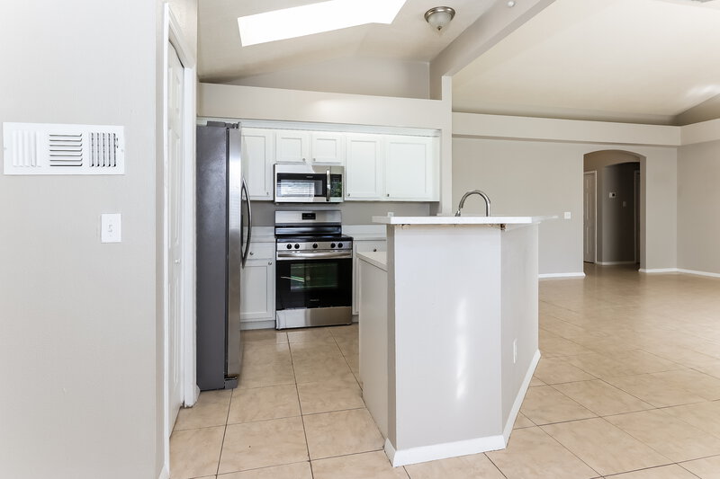 2,220/Mo, 801 SW Bayshore Blvd Port St Lucie, FL 34983 Kitchen View 2