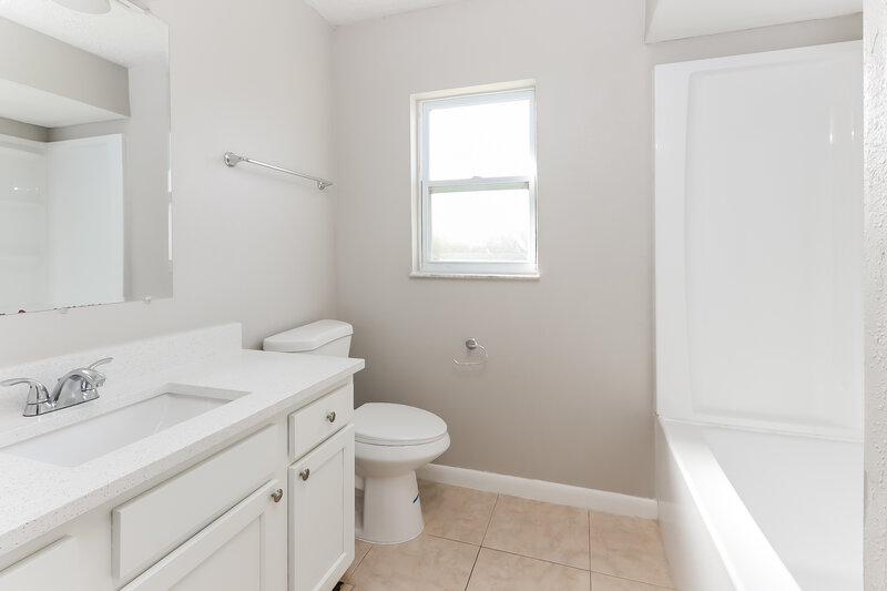 2,220/Mo, 801 SW Bayshore Blvd Port St Lucie, FL 34983 Bathroom View