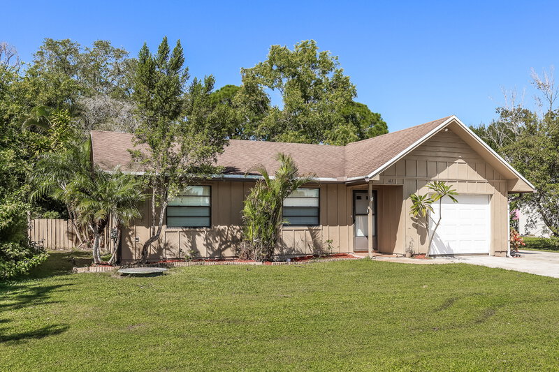 1,965/Mo, 167 NE Twylite Terrace Port St Lucie, FL 34983 Front View
