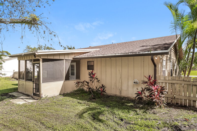 1,965/Mo, 167 NE Twylite Terrace Port St Lucie, FL 34983 Rear View