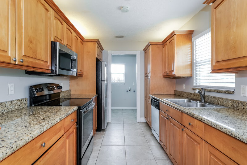 2,190/Mo, 357 NW Hibiscus St Port St Lucie, FL 34983 Kitchen View