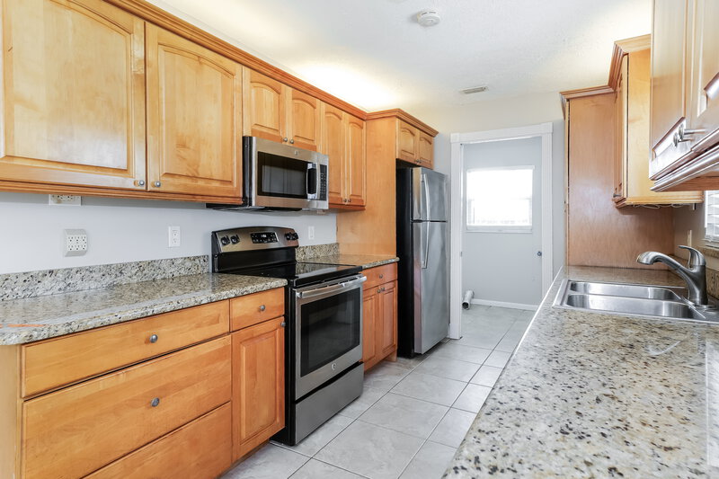2,190/Mo, 357 NW Hibiscus St Port St Lucie, FL 34983 Kitchen View 2