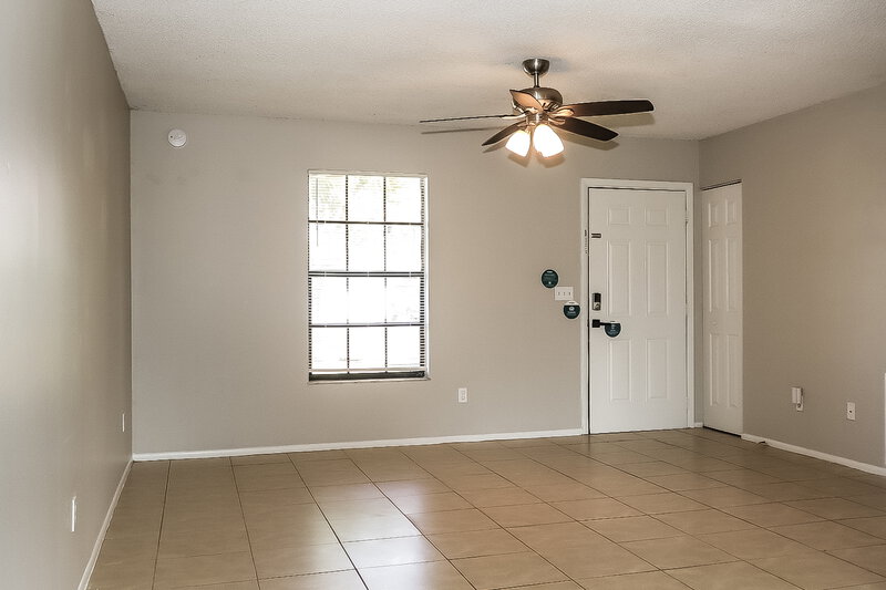 2,185/Mo, 132 SW Langfield Ave Port St Lucie, FL 34984 Living Room View 2